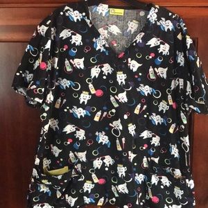 Women’s dental wonder wink scrub top teeth